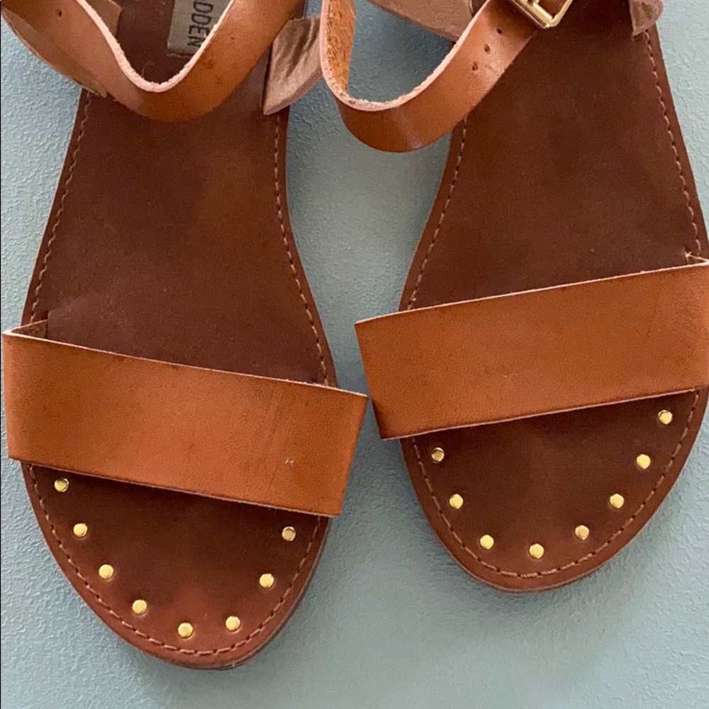 Steve Madden Tan Flat Sandals - Picture 3 of 8